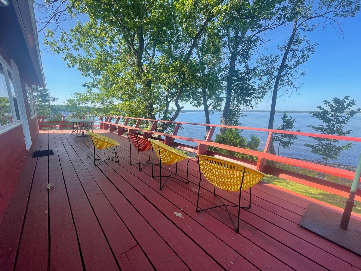 Waterfront cottage + cabin Cottages for Rent in Waubaushene, Ontario