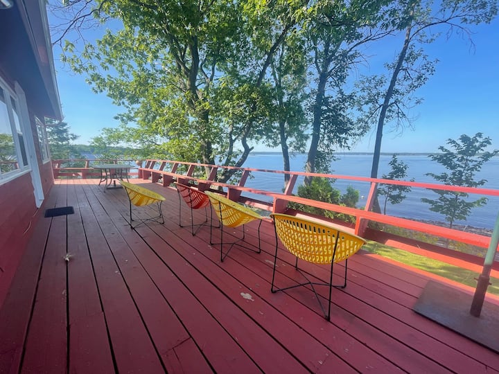 Waterfront cottage + cabin Cottages for Rent in Waubaushene, Ontario