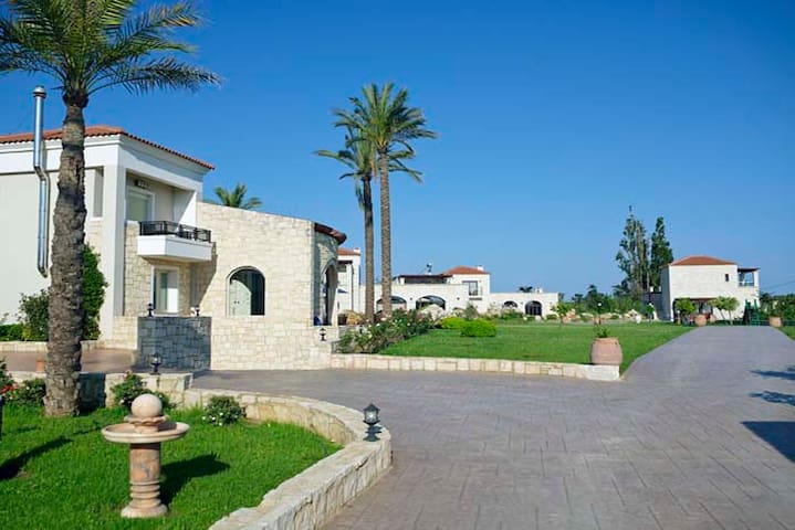 Villas Platanias 3 Bedroom villa