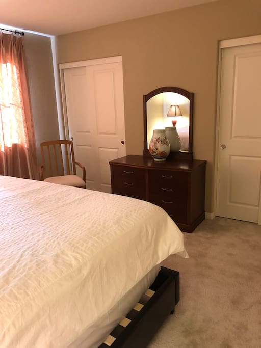 Room A
Side view from the bed in Room A. Vanity Mirror on top of spacious 6-drawer cabinet to store your fresh laundry.