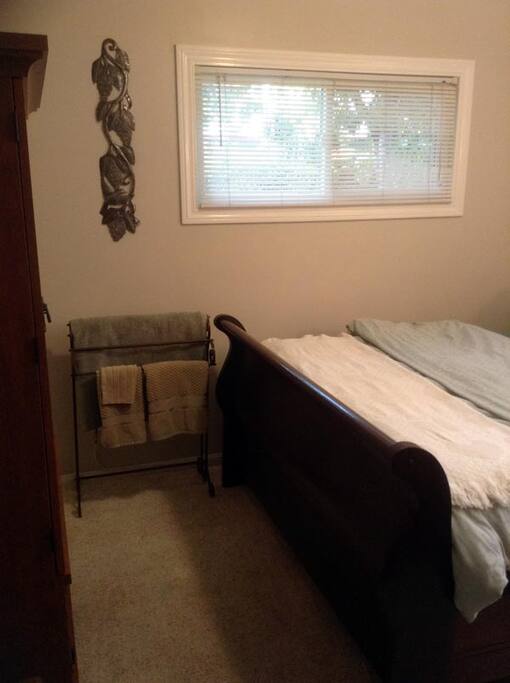 Another view of the room.