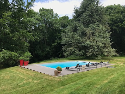 House with swimming pool and tennis 20 min Deauville