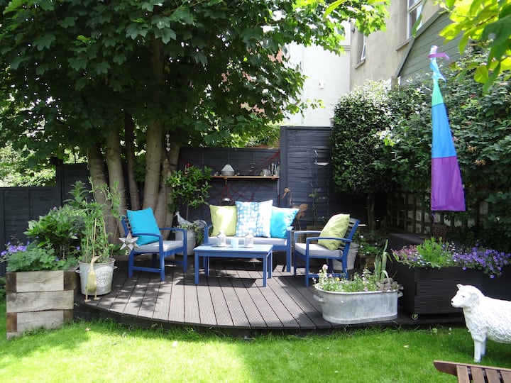 Large, cosy room + micro kitchen & separate access