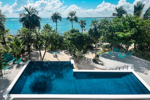 Beachfront Villa, infinity Pool, Private Chef.