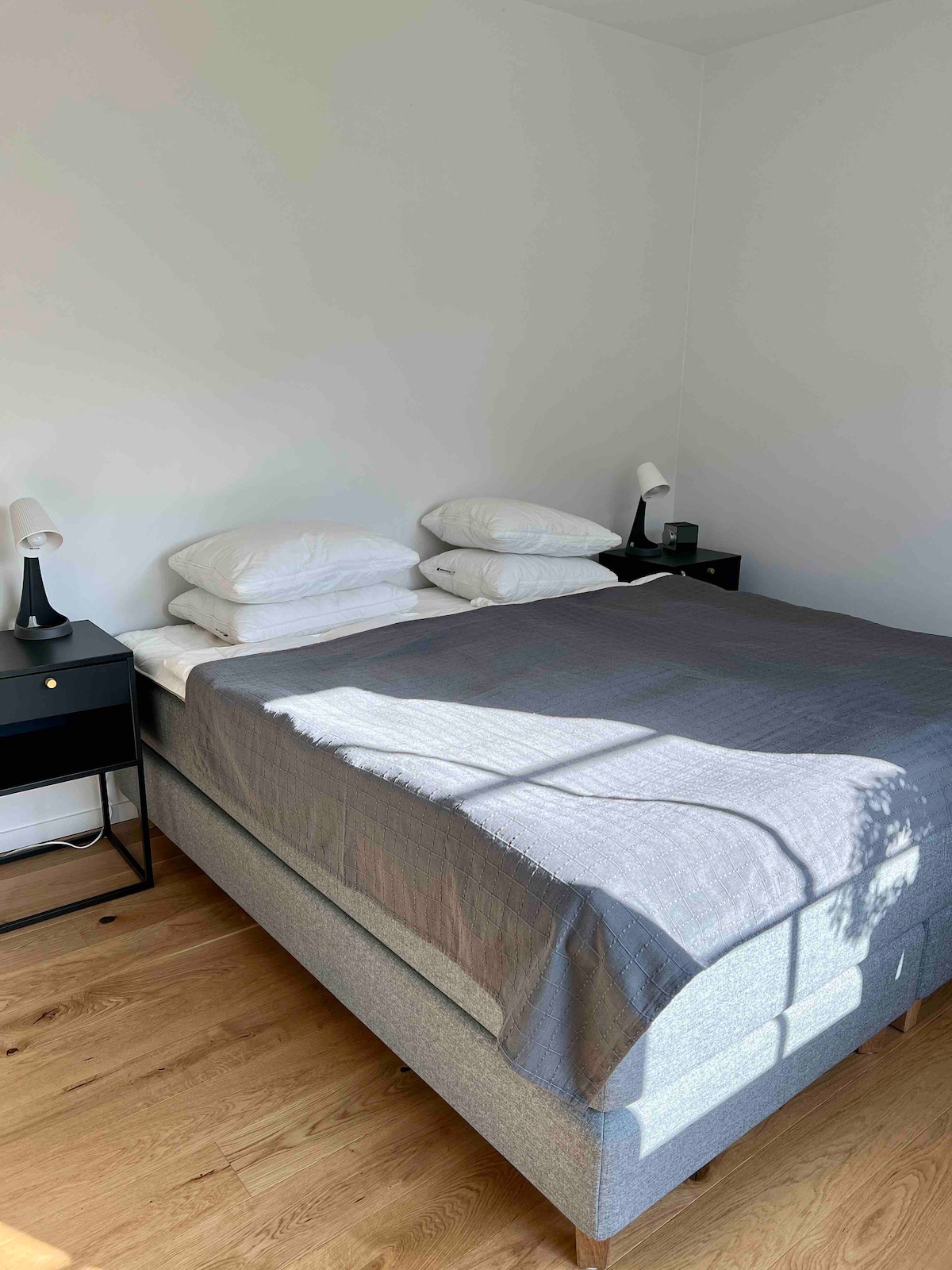 Priestranná spálňa na prízemí so 180 lôžkami