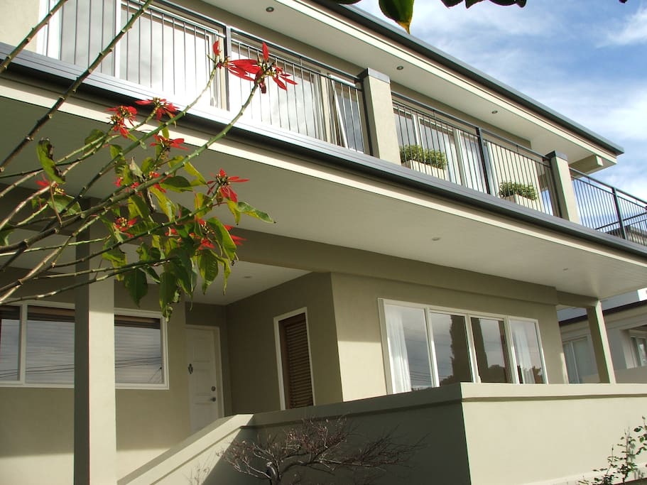 Entrance from deck to guest lounge room