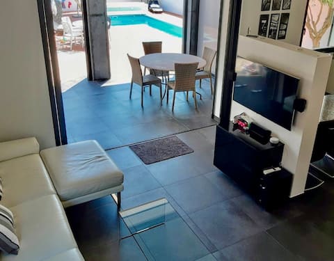 Airbnb performant: Luxury villa with private pool, 80 meters from the beach à Cavalaire Sur Mer