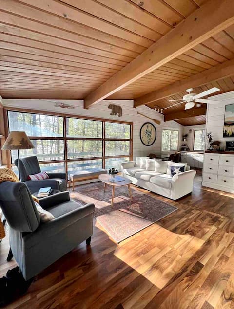 Cabin on Virgin Lake - swimming, large deck, wifi