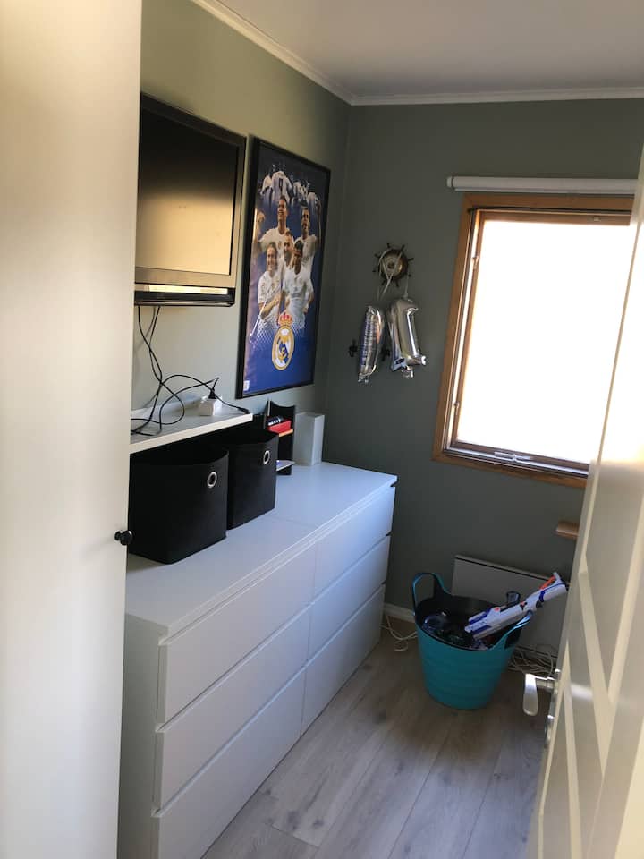 没有智能电视，但苹果电视、游戏机或类似的HDMI插座