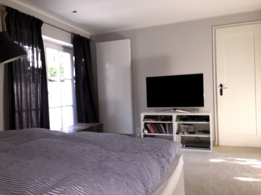 Bett 180x200 mit TV