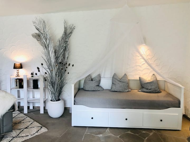 El sofá cama para sacar con dos acogedores colchones de los 80. 