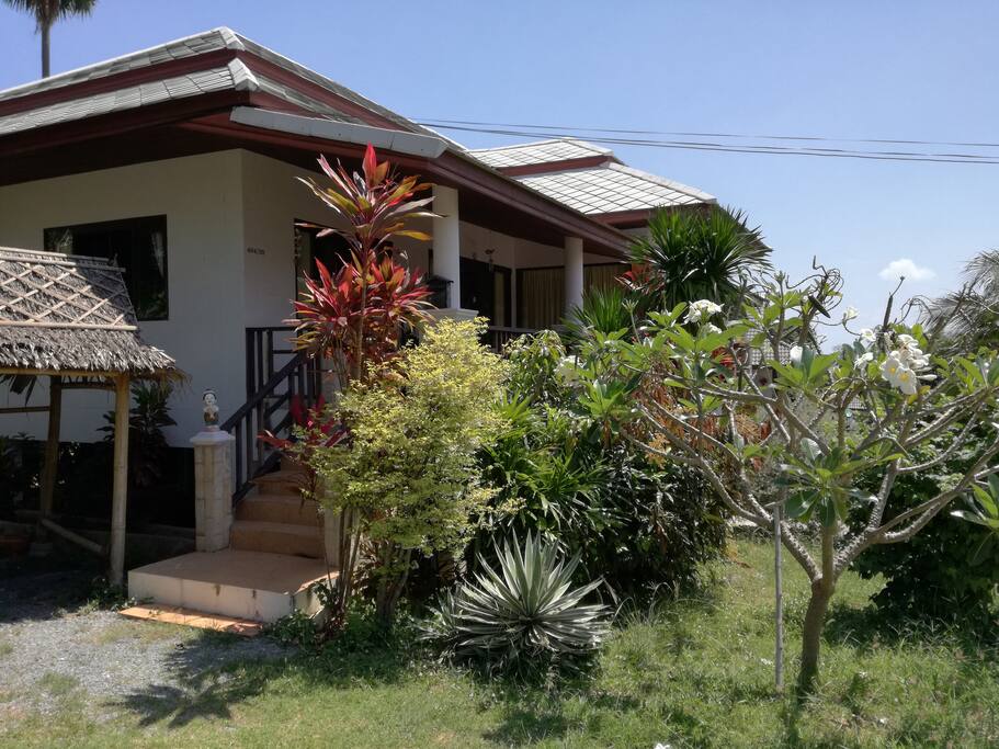 Villa Sally - 4 bdr villa close to the beach