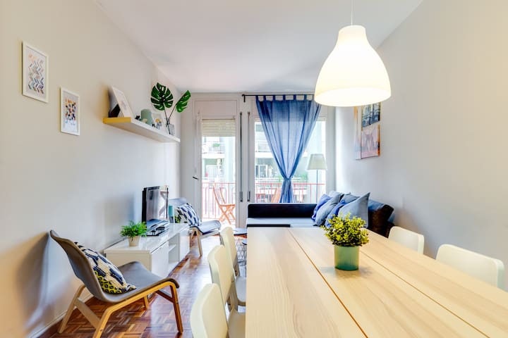 4 Bedroom Apartment near Plaza Espanya & Camp Nou