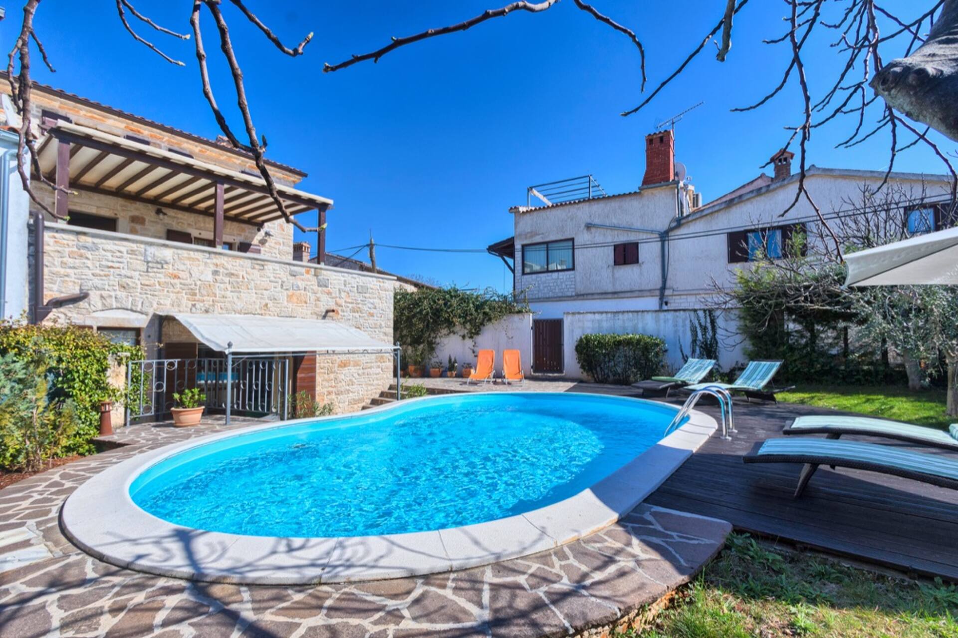 Hübsches Ferienhaus im istrianischen Stil mit Pool und Meerblick in der Nähe von Rovinj — Foto 3