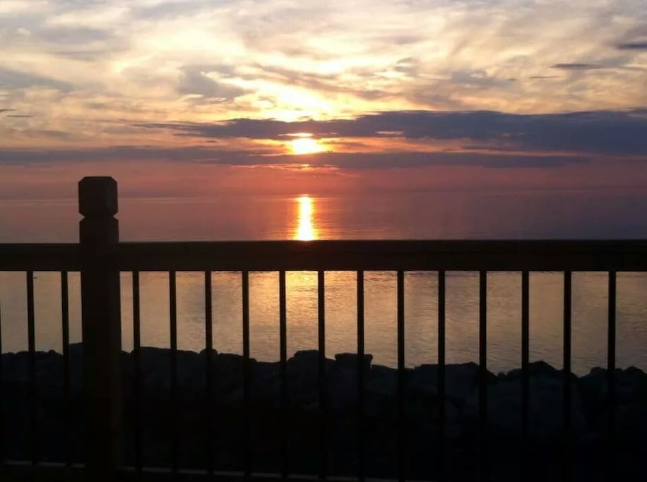 le coucher de soleil vu du balcon