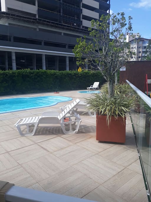 piscina externa adulto e infantil