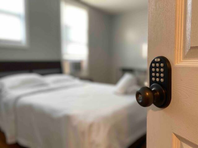 Modern 4 bedrooms Apartment with TV&WiFi gallery image 4