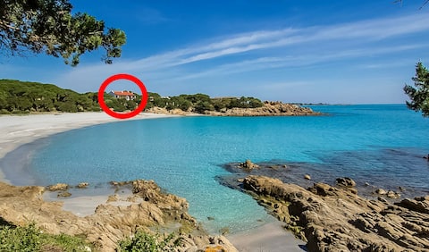 Annuncio Airbnb popolare: Porto Corallo House on the beach of Cala Liberotto a Orosei