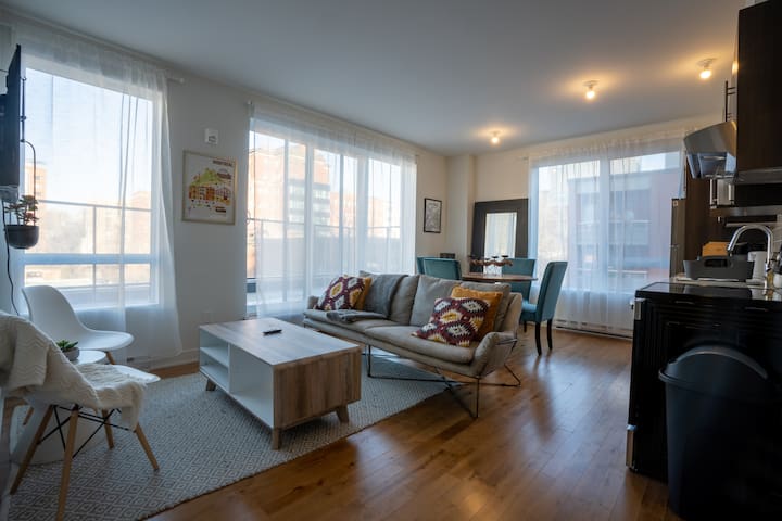 Penthouse 2BR Suite & Terrace | Walk to Old Port