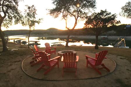 Beautiful Cozy Lake Front Home with Private Dock !