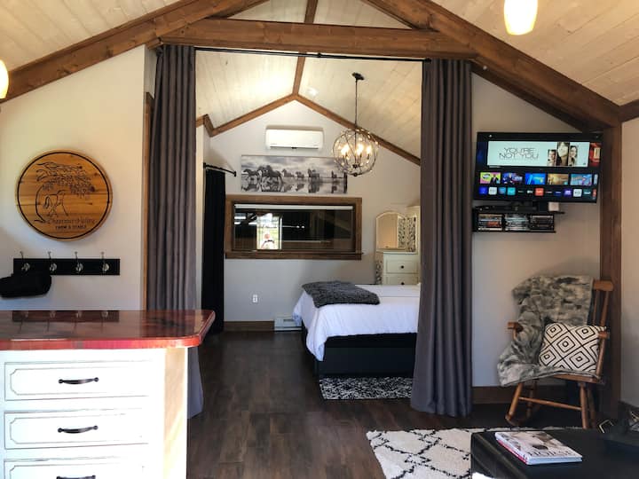 Waynesville Horse Farm Converted Hay Loft Farm stays for Rent in