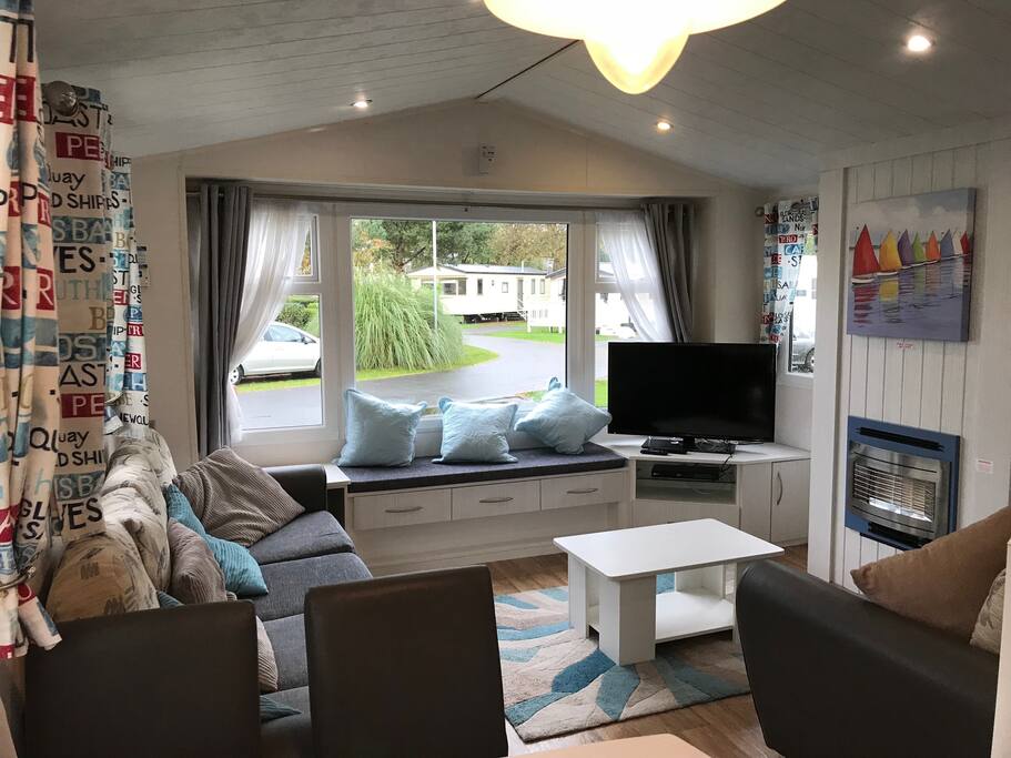 Main living Area with double pullout Sofa