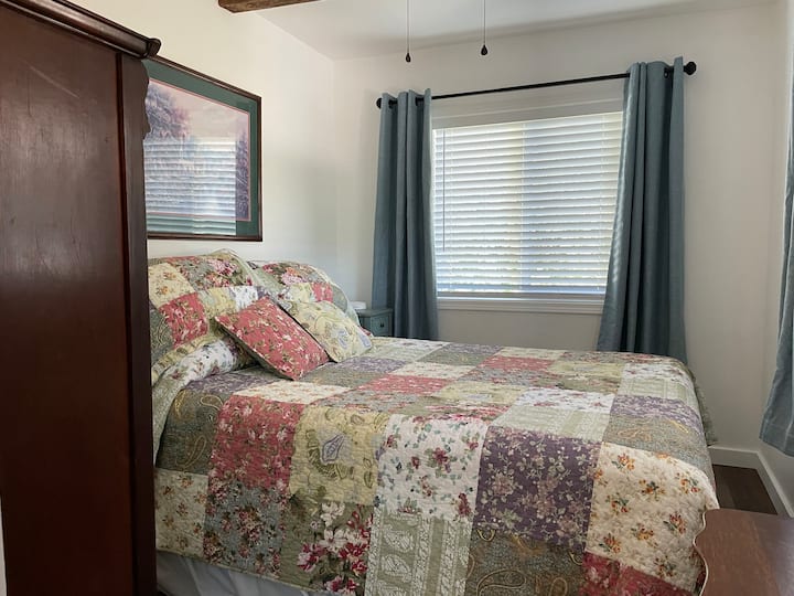 غرفة النوم الثانية، سرير بحجم كوين