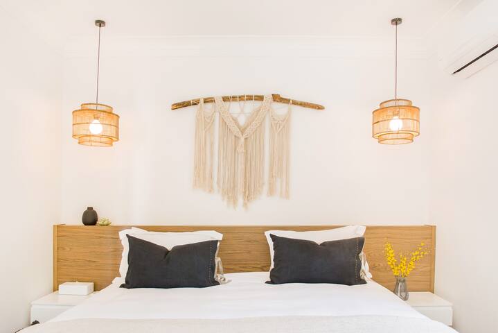 Chic Boutique-Hotel Feel at a Seafront Pad, Clifton gallery image 3