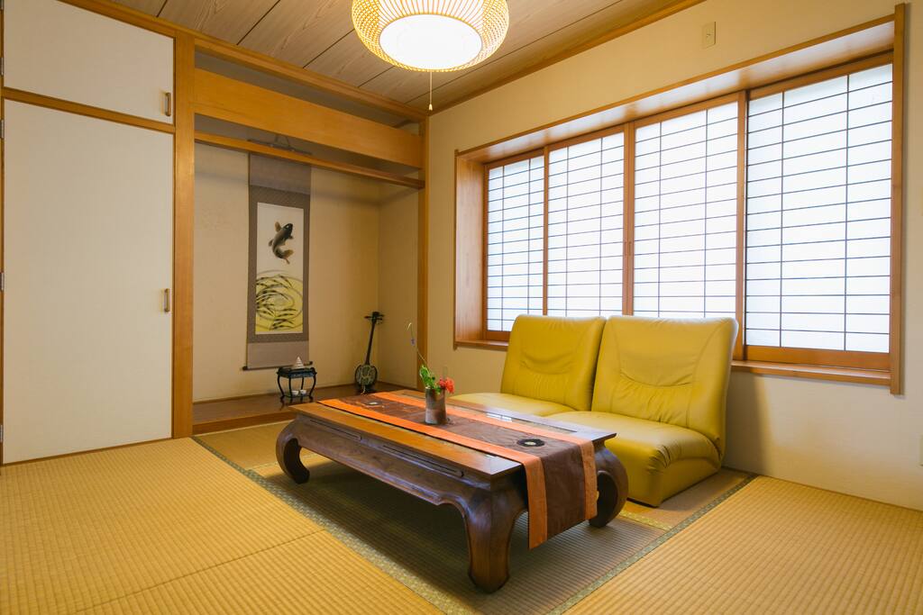 Tatami room ( you can play Okinawan guitar SANSHIN and SANBA)