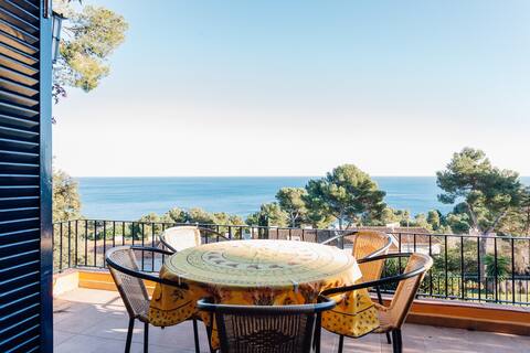Comfortable terrace house with amazing views