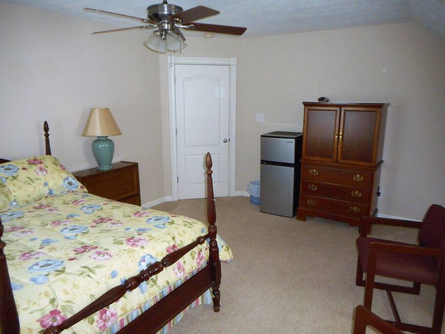 Full Size Bedroom # 1 pic 3