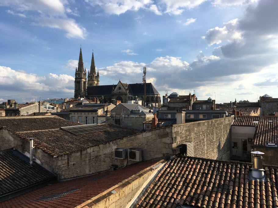 Vue du salon et de la chambre