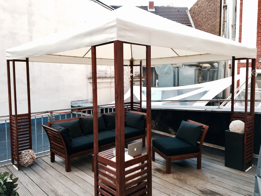 Private Dachterrasse / Private Rooftop with Chill-Out-Lounge