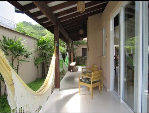 Top Airbnb: Cozy house 150 meters from the beach in São Sebastião