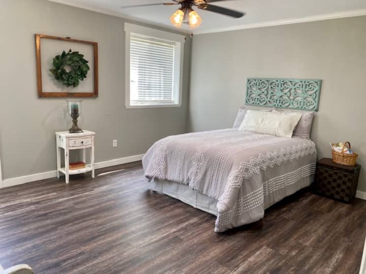 卧室：标准双人床