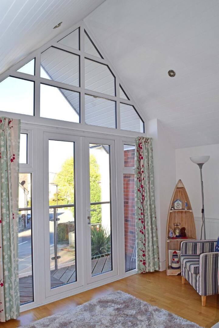 Buenas cantidades de luz natural en Windward, la casa de vacaciones Bembridge Isle of Wight.