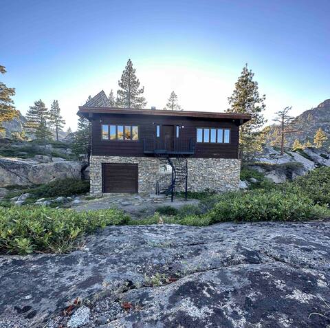 Donner Lake Cabin (2 bd/2bath)