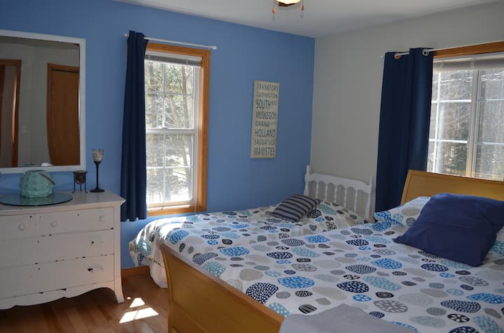 Yataq otağı (Yaddaş Köpük Kraliçası və İkinəfərlik Çarpayılar)