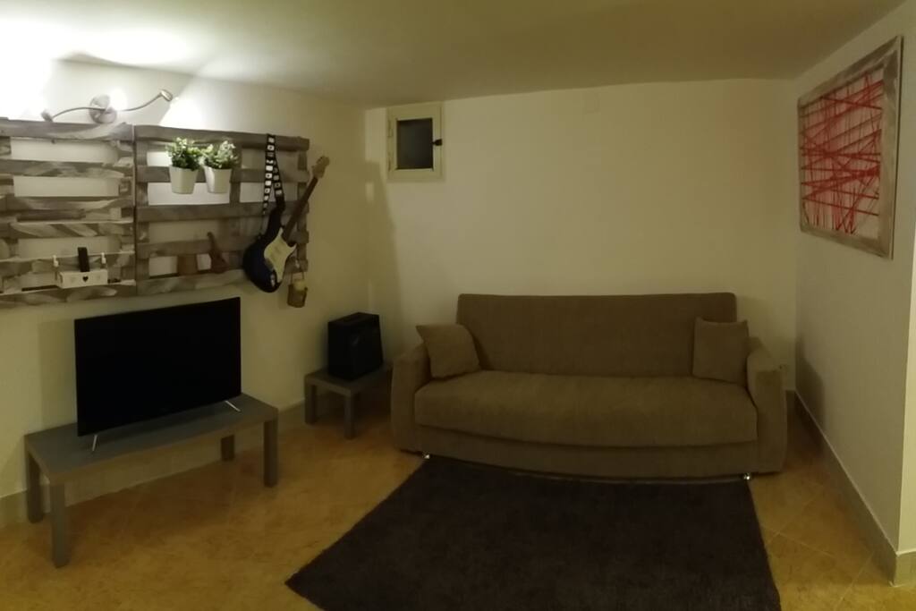 Confortevole salotto e tv