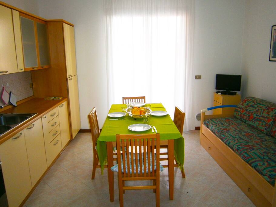 cucina con divano letto