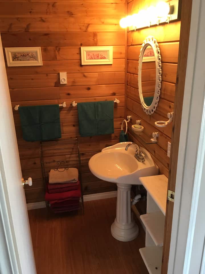 Escape to Netley Creek in Petersfield, Manitoba Cabins for Rent in