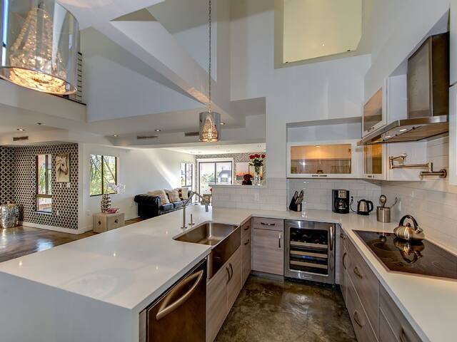 Beverly Hills Penthouse (close to Cedars Sinai) gallery image 3