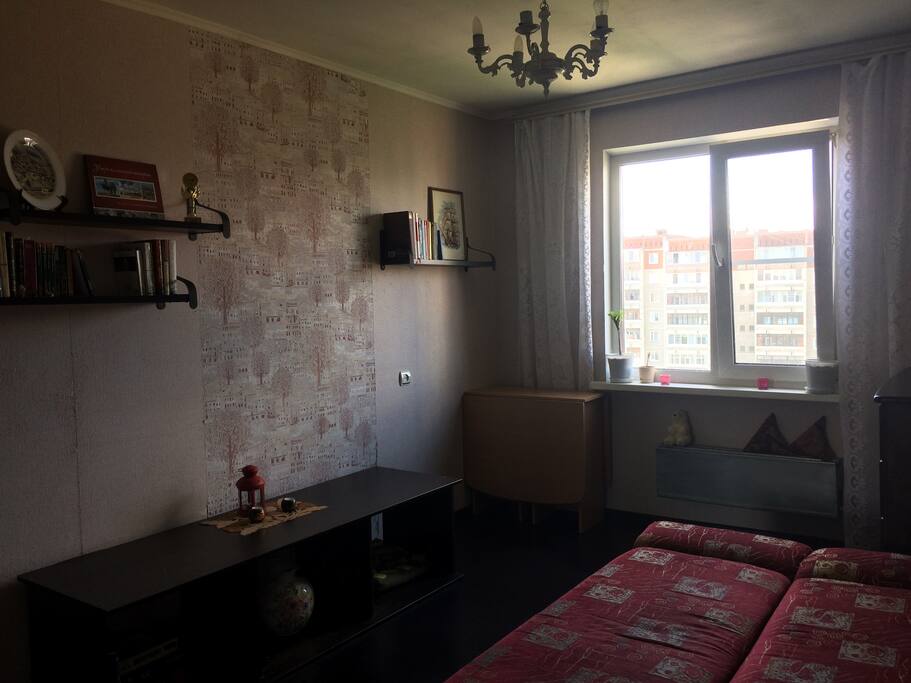 Bedroom: double sofa bed, chest of drawers, closet, shelf-table, folding table.
Comfortable, comfortable room for two people. Enough space for things. Two sets of bed linen.
Спальная комната: двуспальный раскладной диван, камод, шкаф-купе, полка-стол, раскладной стол.
Комфортная, уютная комната для двух человек. Достаточно места для вещей. Два комплекта постельного белья.