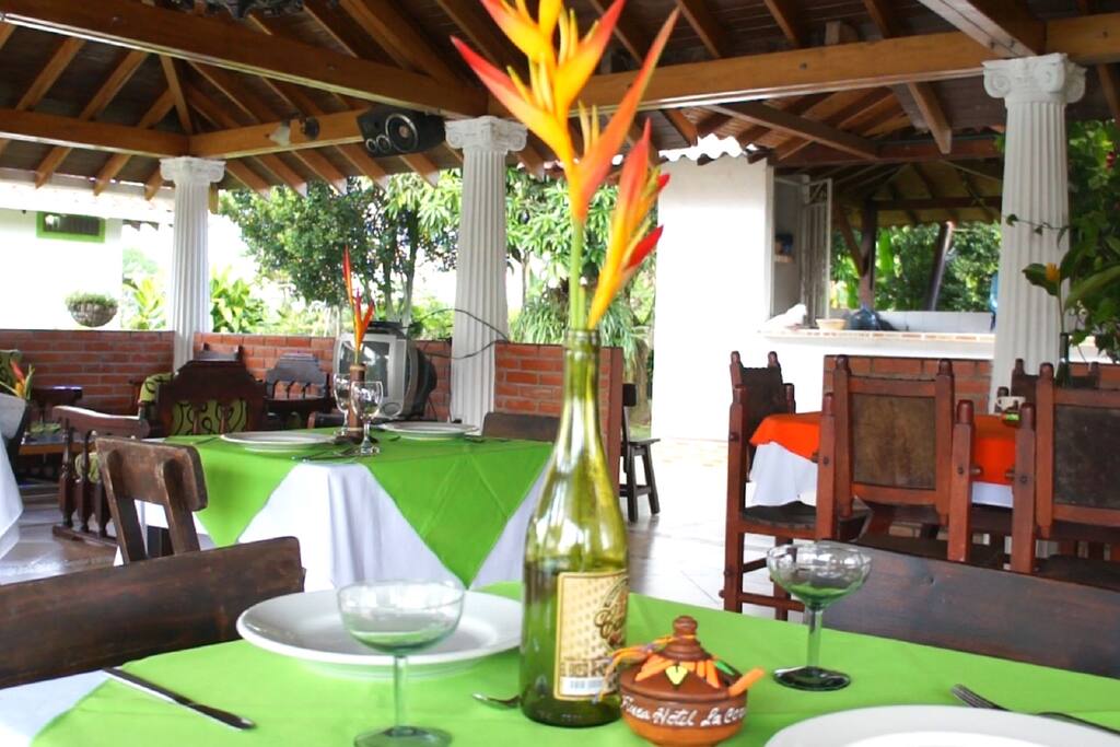 Servicio de Restaurante. Desayuno incluido