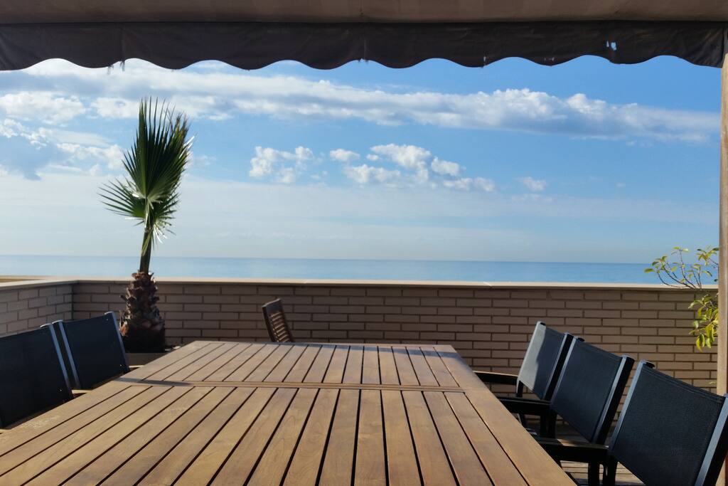 Table in the solarium. 110x280
