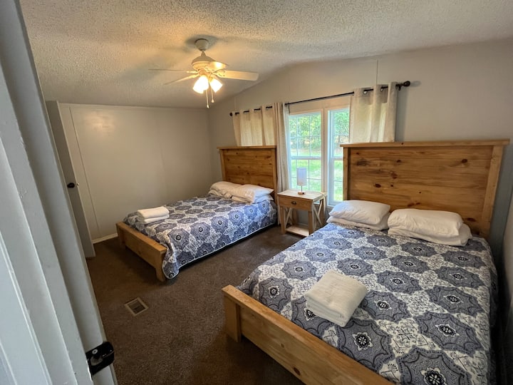 غرفة نوم 3 بسريرين كاملين