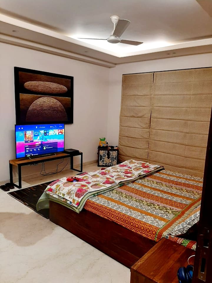 Dormitorio principal  , televisor de 42pulgadas