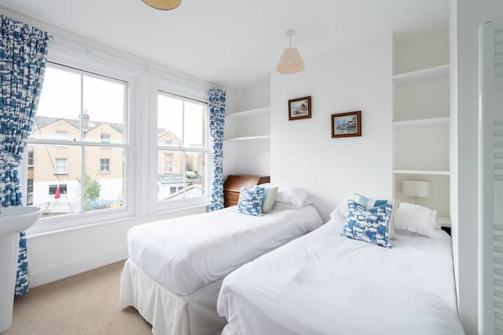 ห้องนอน 2 (เตียงคู่) 