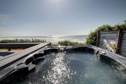 Oceanfront Luxry House & Hot Tub w/ Gorgeous Views