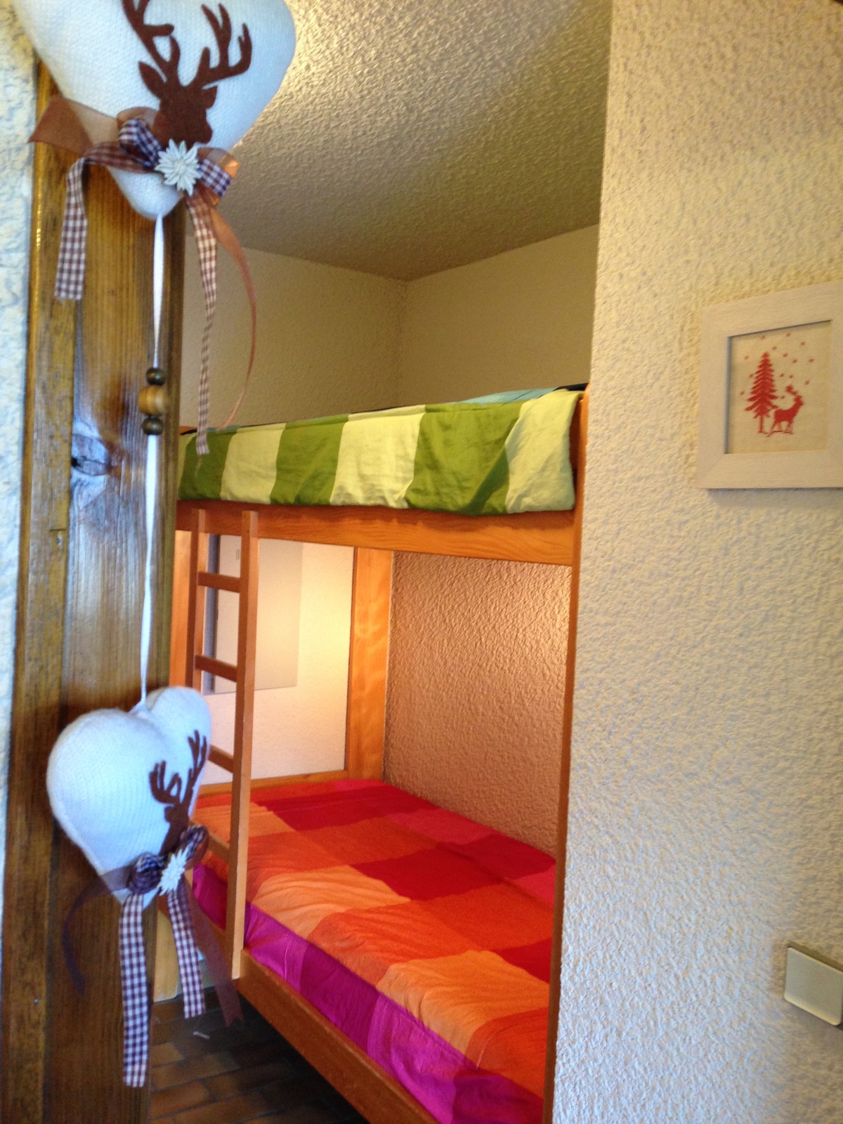 มุมเตียงสองชั้นบนภูเขา